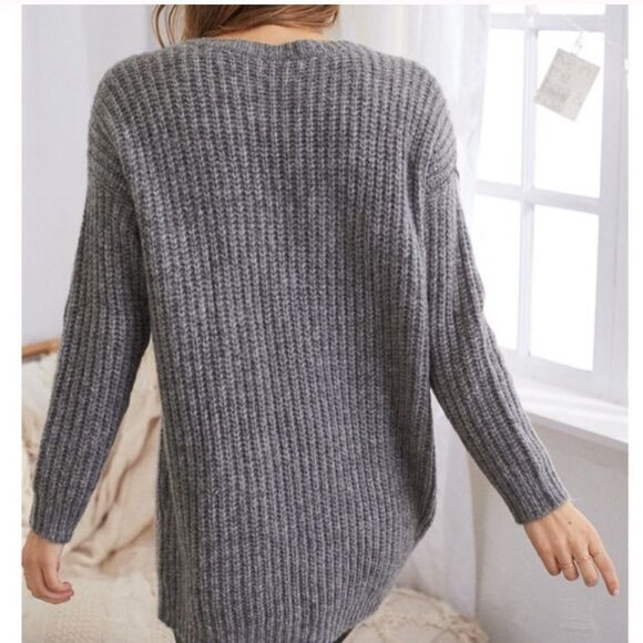 ✨ AERIE OVERSIZED LACE-UP SWEATER✨ - Picture 4 of 5